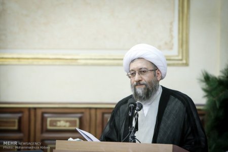 در دانشگاه‌ها به روی افکار غربی باز است