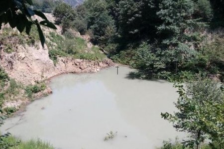 غرش سیلابی پلنگ نهرودبار کجور در یک آب بندان طبیعی / خطر سیلاب در شرق نوشهر جدی است غرش سیلابی پلنگ نهرودبار کجور در یک آب بندان طبیعی / خطر سیلاب در شرق نوشهر جدی است