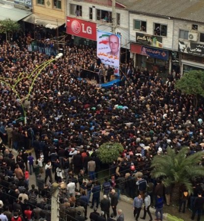 احمد ناطق دستان اسماعیلی را در نور بالا برد احمد ناطق دستان اسماعیلی را در نور بالا برد