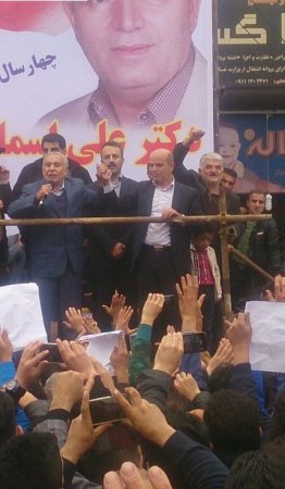 احمد ناطق دستان اسماعیلی را در نور بالا برد احمد ناطق دستان اسماعیلی را در نور بالا برد