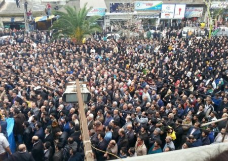 احمد ناطق دستان اسماعیلی را در نور بالا برد احمد ناطق دستان اسماعیلی را در نور بالا برد