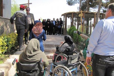 گردشگري؛ حسرتي كه بر دل معلولان مانده است/ «گردشگری برای همه» نیست گردشگري؛ حسرتي كه بر دل معلولان مانده است/ «گردشگری برای همه» نیست